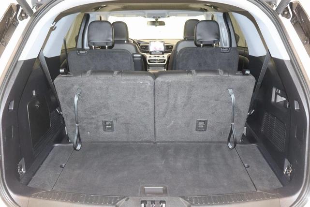 Photo of 2022 Star White Ford Explorer
