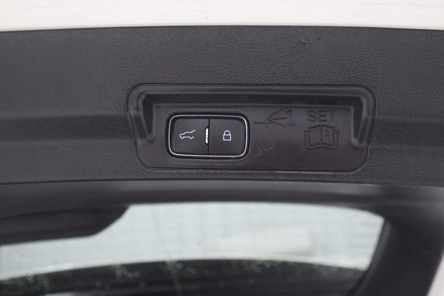 Photo of 2022 Star White Ford Explorer