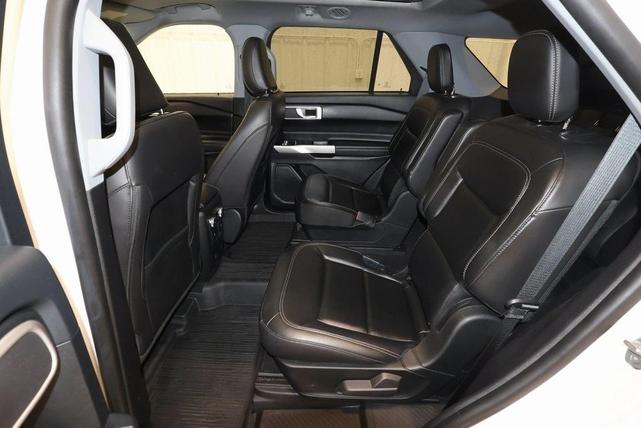Photo of 2022 Star White Ford Explorer