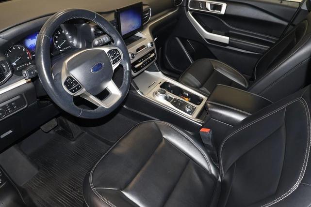 Photo of 2022 Star White Ford Explorer