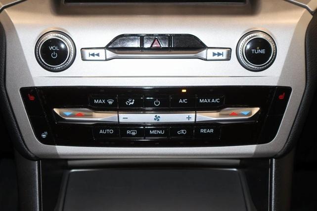 Photo of 2022 Star White Ford Explorer