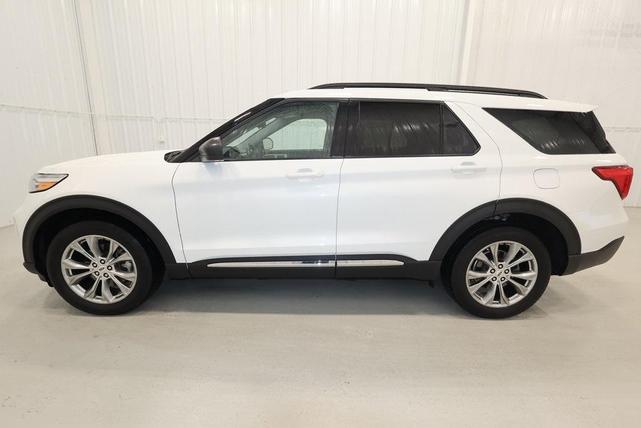 Photo of 2022 Star White Ford Explorer