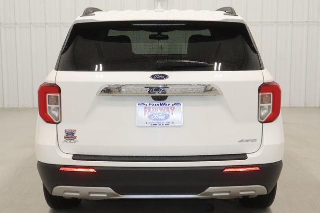 Photo of 2022 Star White Ford Explorer
