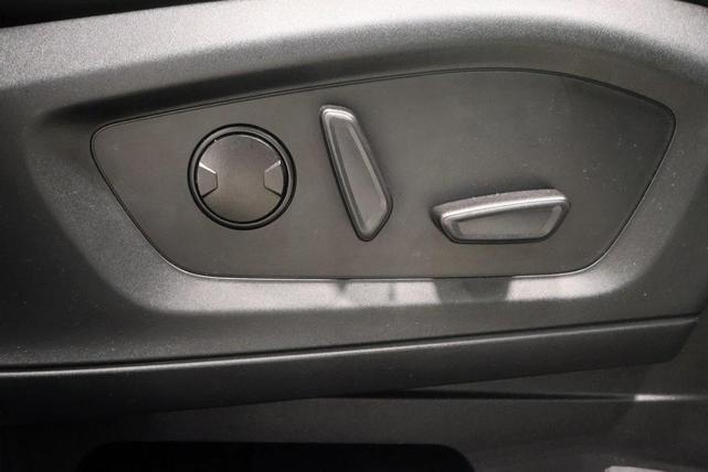 Photo of 2022 Star White Ford Explorer
