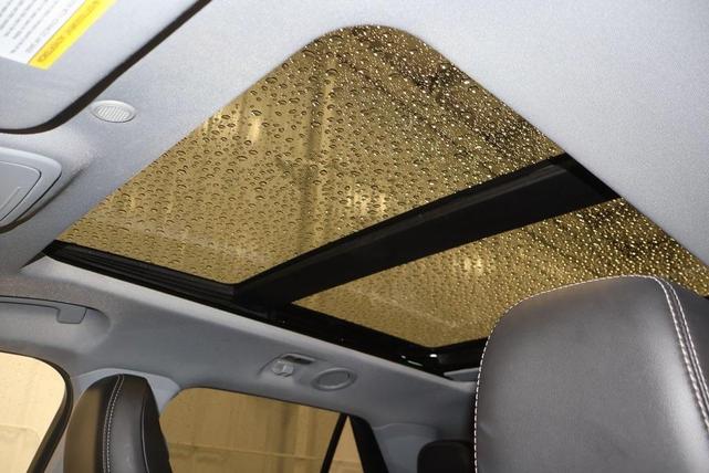 Photo of 2022 Star White Ford Explorer