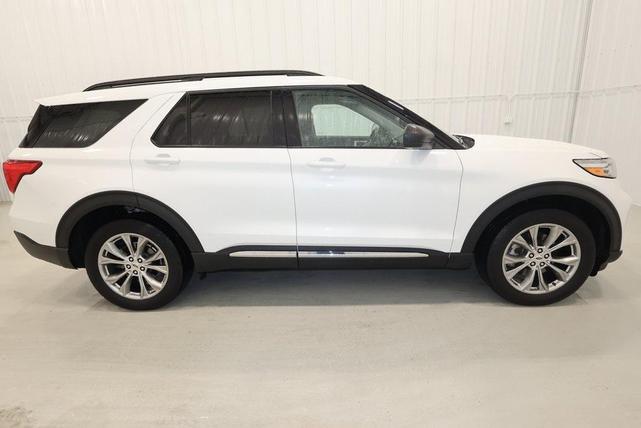 Photo of 2022 Star White Ford Explorer