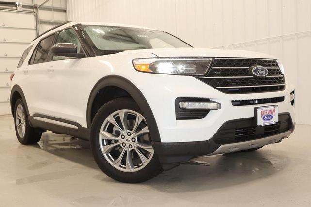 Photo of 2022 Star White Ford Explorer