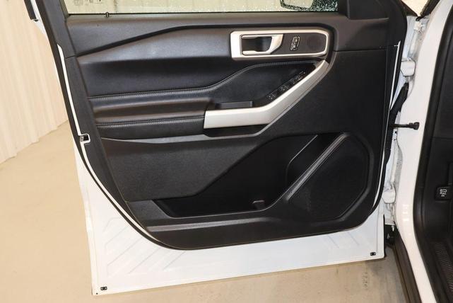 Photo of 2022 Star White Ford Explorer