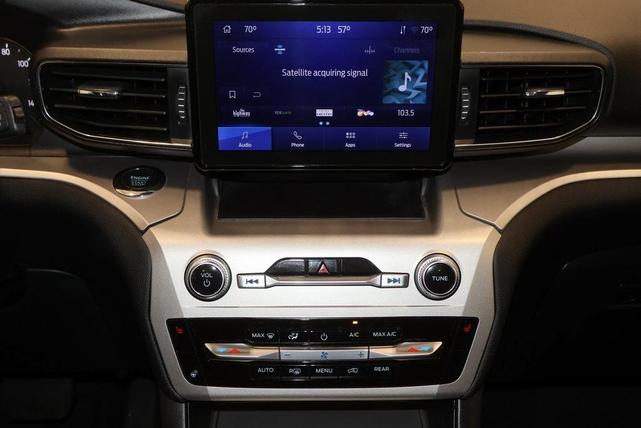 Photo of 2022 Star White Ford Explorer