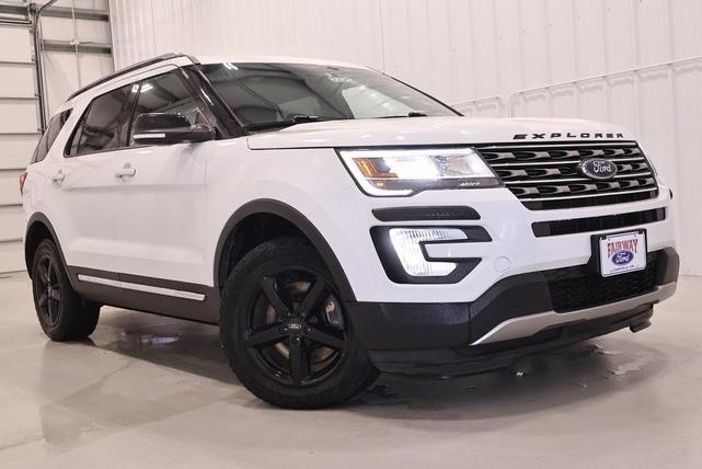 Photo of 2017 Oxford White Ford Explorer
