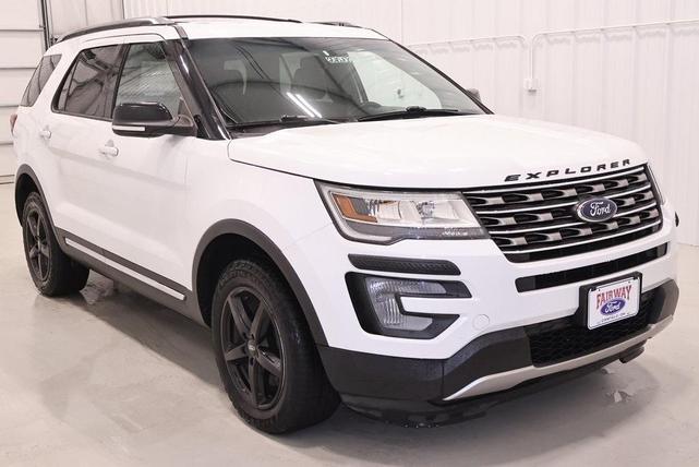 Photo of 2017 Oxford White Ford Explorer