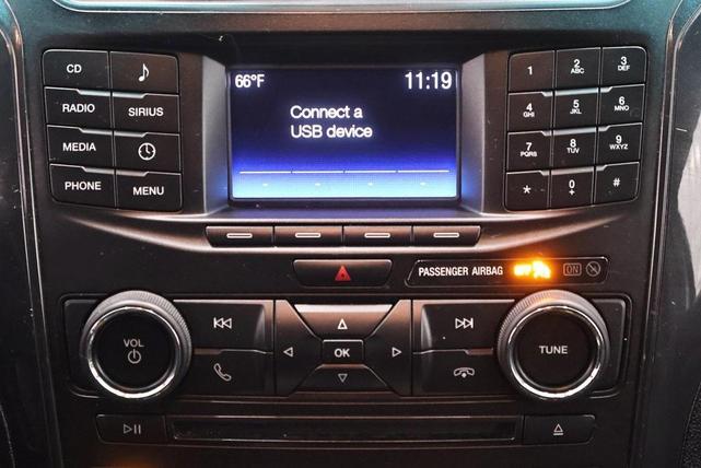 Photo of 2017 Oxford White Ford Explorer