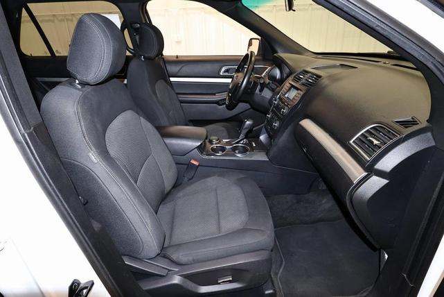 Photo of 2017 Oxford White Ford Explorer
