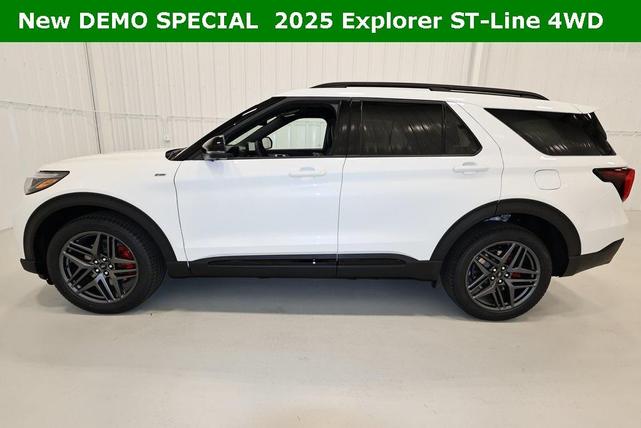 Photo of 2025 Star White Ford Explorer