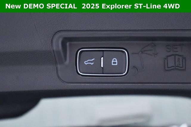 Photo of 2025 Star White Ford Explorer
