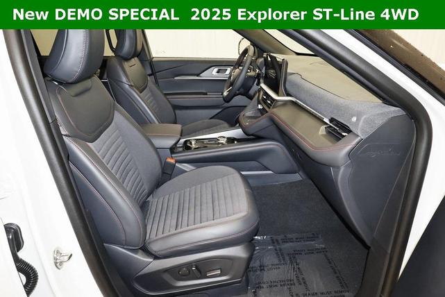 Photo of 2025 Star White Ford Explorer