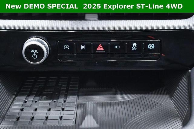 Photo of 2025 Star White Ford Explorer
