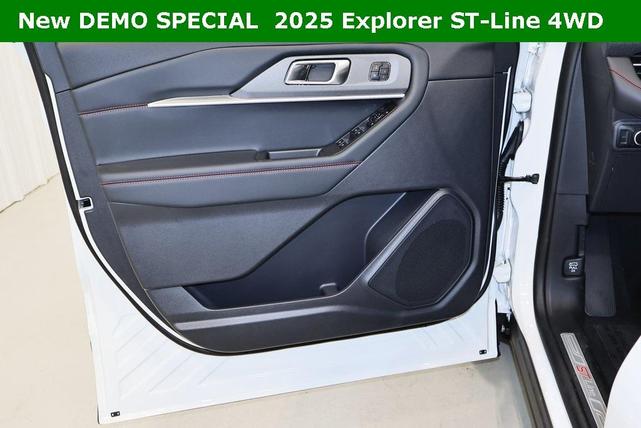 Photo of 2025 Star White Ford Explorer