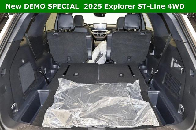 Photo of 2025 Star White Ford Explorer