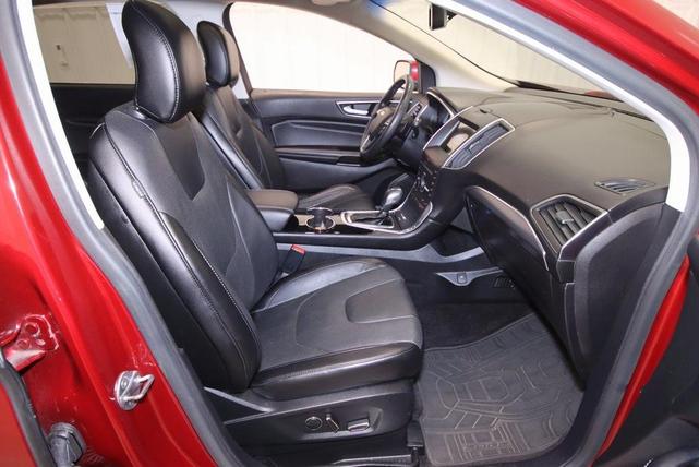 Photo of 2016 Ruby Red Metallic Tinted Clearcoat Ford Edge