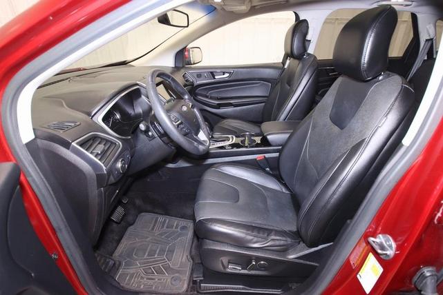 Photo of 2016 Ruby Red Metallic Tinted Clearcoat Ford Edge