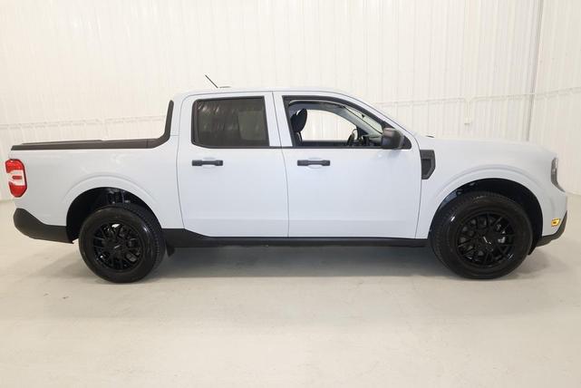 Photo of 2025 Space White Metallic Ford Maverick