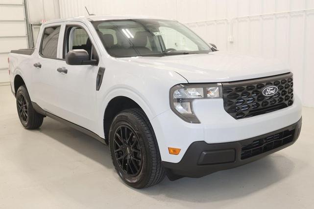 Photo of 2025 Space White Metallic Ford Maverick