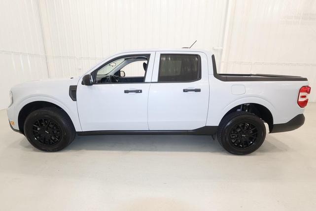 Photo of 2025 Space White Metallic Ford Maverick