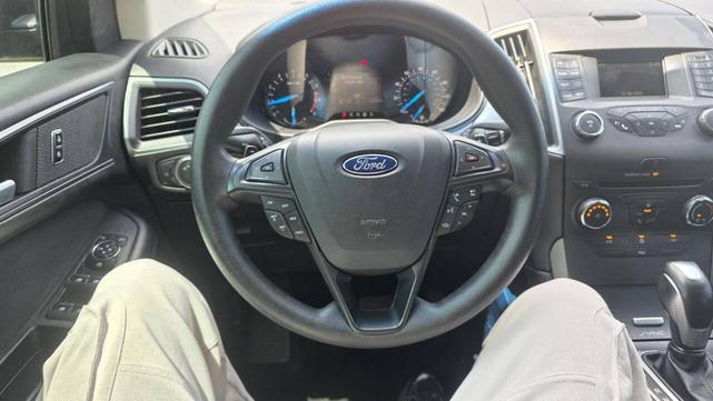 Photo of 2016 Black Ford Edge