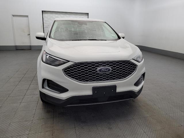 Photo of 2023 White Ford Edge