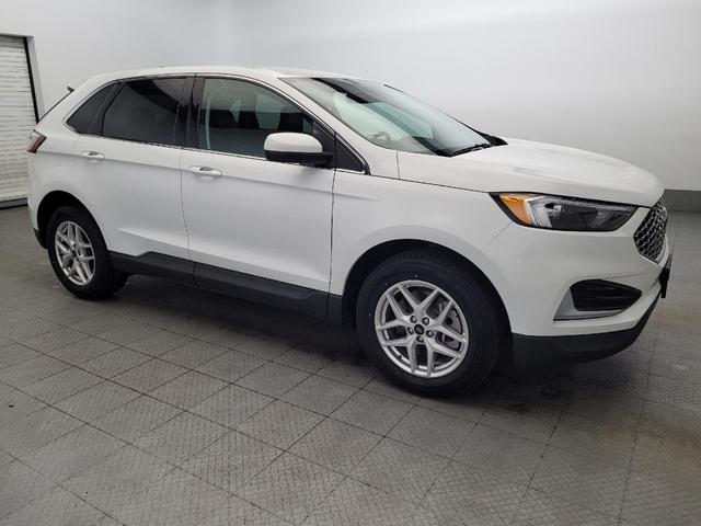 Photo of 2023 White Ford Edge