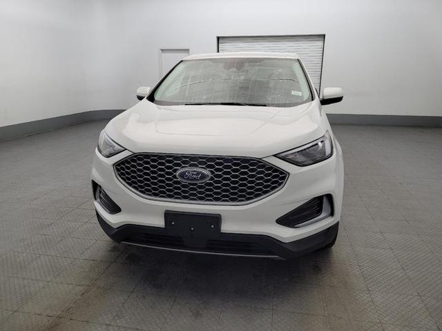Photo of 2023 White Ford Edge