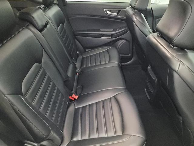 Photo of 2023 White Ford Edge