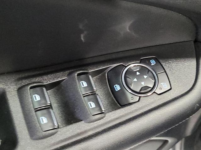 Photo of 2023 White Ford Edge