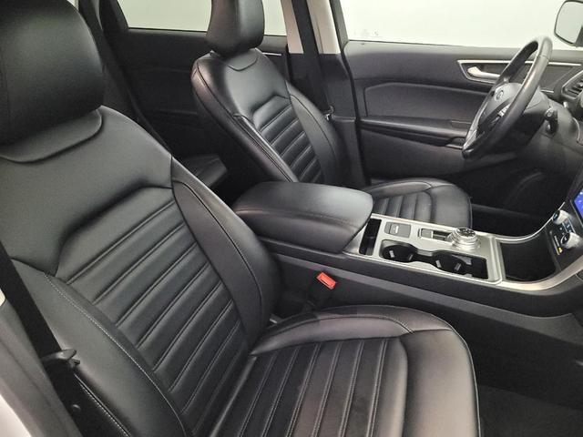 Photo of 2023 White Ford Edge