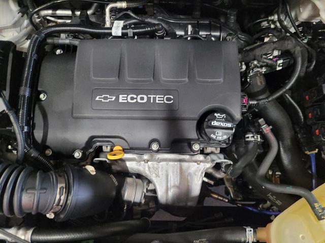 Photo of 2019 Summit White Chevrolet Sonic
