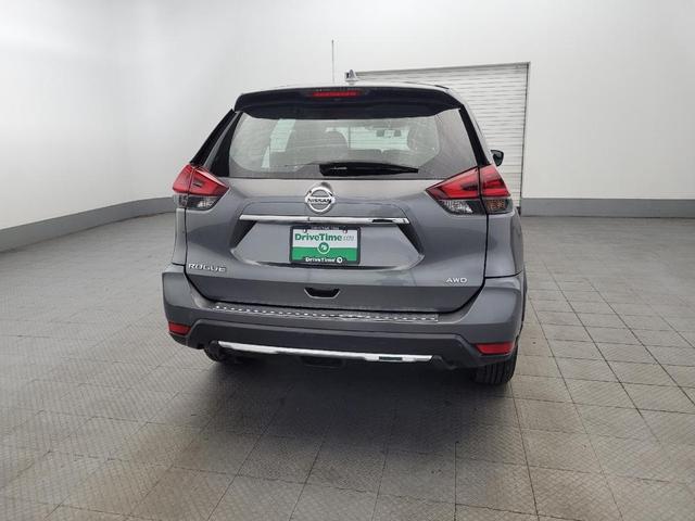 Photo of 2018 Gun Metallic Nissan Rogue