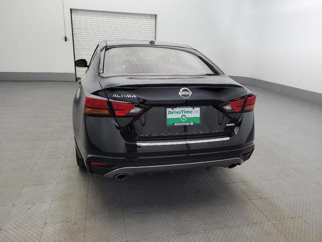 Photo of 2020 Super Black Nissan Altima