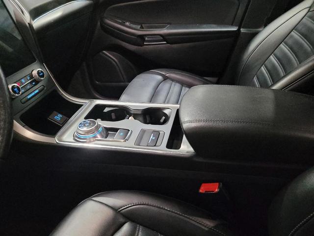 Photo of 2022 Rapid Red Metallic Tinted Clearcoat Ford Edge