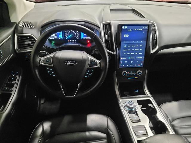 Photo of 2022 Rapid Red Metallic Tinted Clearcoat Ford Edge