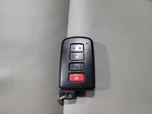 Photo of 2019 Midnight Black Metallic Toyota Highlander