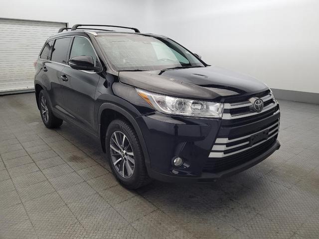 Photo of 2019 Midnight Black Metallic Toyota Highlander