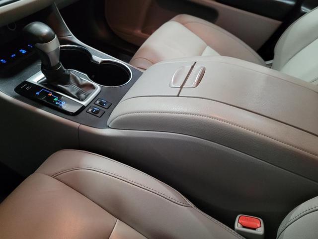 Photo of 2019 Midnight Black Metallic Toyota Highlander