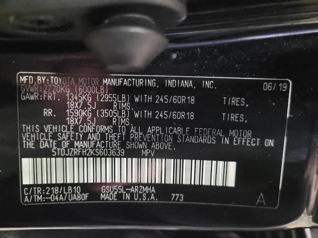 Photo of 2019 Midnight Black Metallic Toyota Highlander