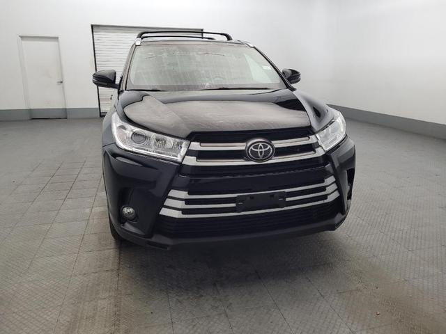 Photo of 2019 Midnight Black Metallic Toyota Highlander