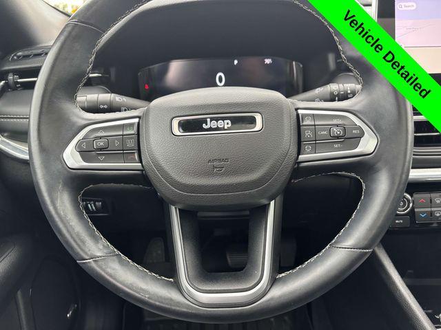 Photo of 2022 Bright White Clearcoat Jeep Compass