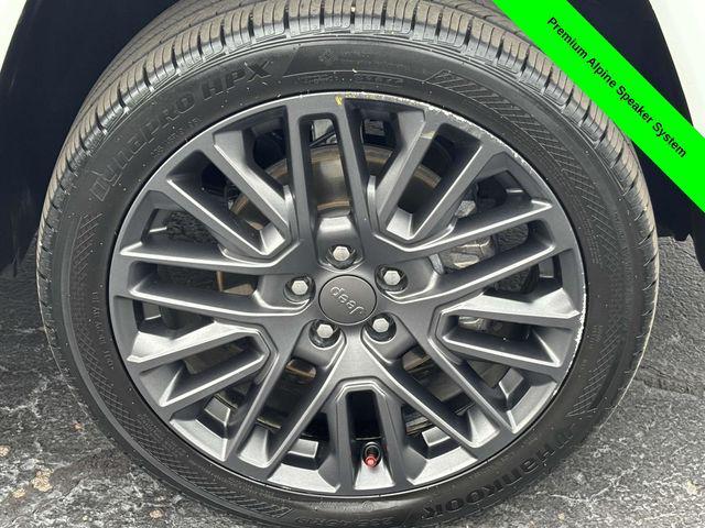 Photo of 2022 Bright White Clearcoat Jeep Compass