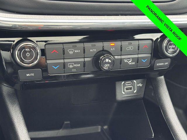 Photo of 2022 Bright White Clearcoat Jeep Compass