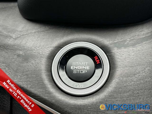Photo of 2025 Silver Zynith Jeep Grand Cherokee