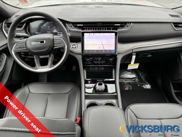 Photo of 2025 Silver Zynith Jeep Grand Cherokee